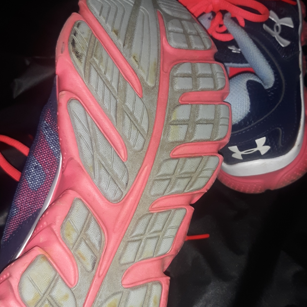 Under Armor Performance Sneakers - image 4